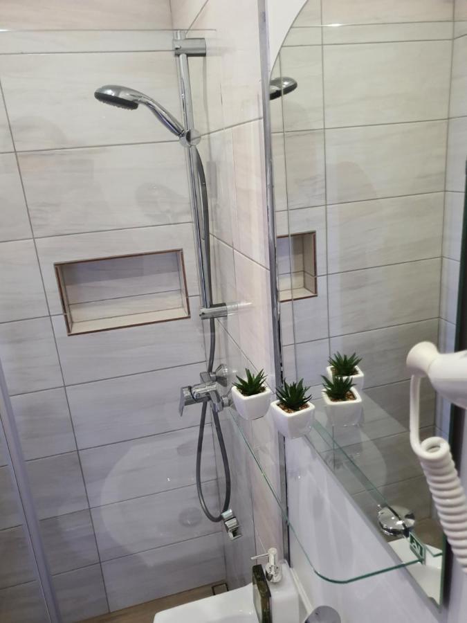 Jasna Hotelik Self Check-In Varşova Dış mekan fotoğraf